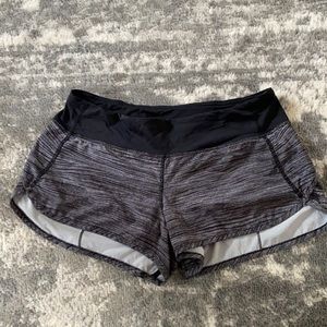 Black print Lululemon Speed Up short 6